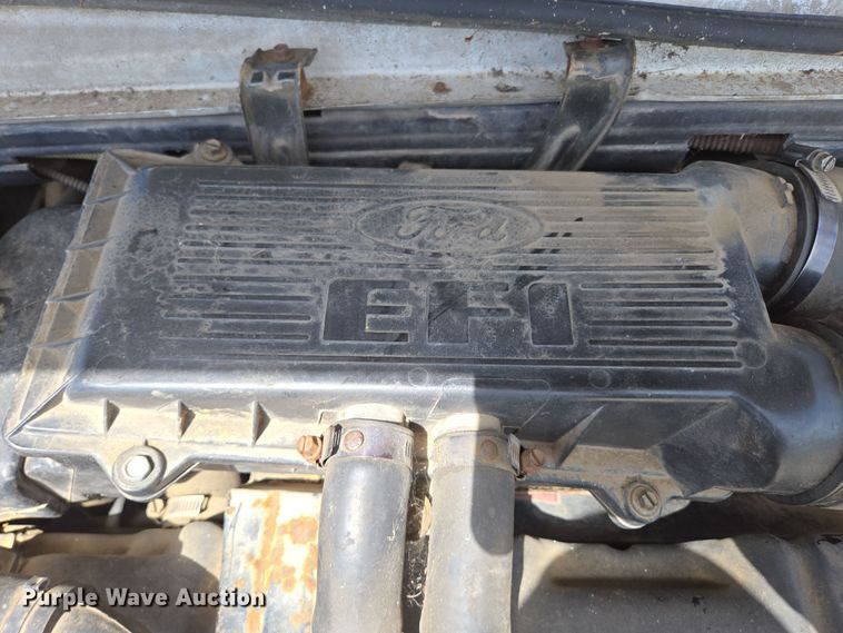 image for item EN3617 1994 Ford E350 shuttle bus