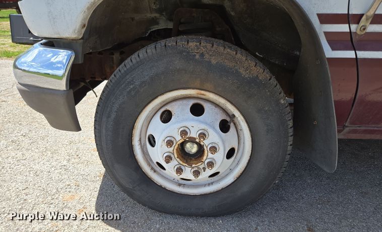 image for item EN3617 1994 Ford E350 shuttle bus