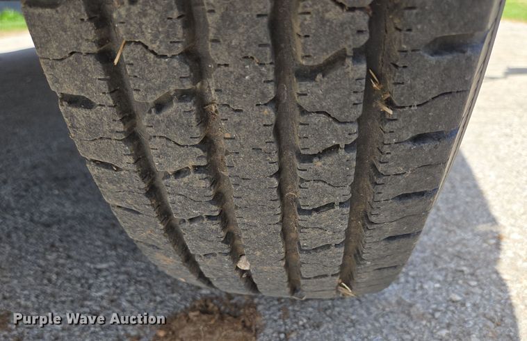 image for item EN3617 1994 Ford E350 shuttle bus