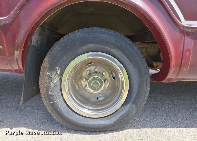 image for item EN3617 1994 Ford E350 shuttle bus