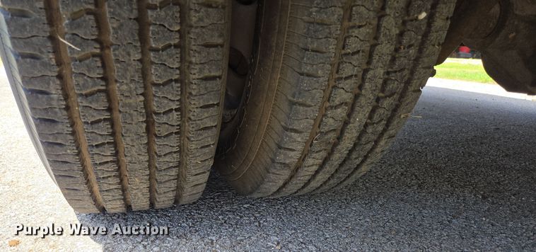 image for item EN3617 1994 Ford E350 shuttle bus