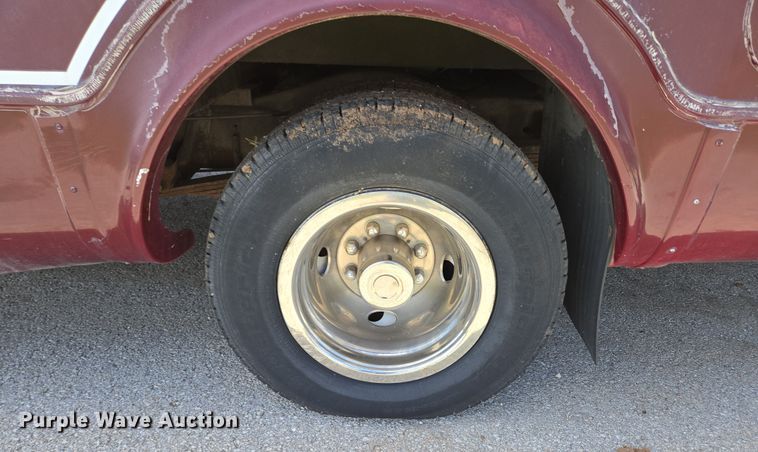 image for item EN3617 1994 Ford E350 shuttle bus