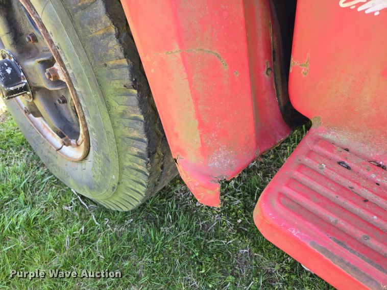 image for item EN3618 1982 Chevrolet 70 applicator truck