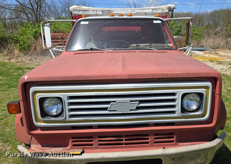 image for item EN3618 1982 Chevrolet 70 applicator truck