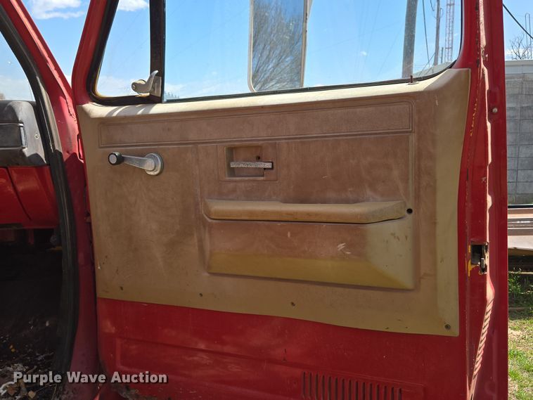 image for item EN3618 1982 Chevrolet 70 applicator truck