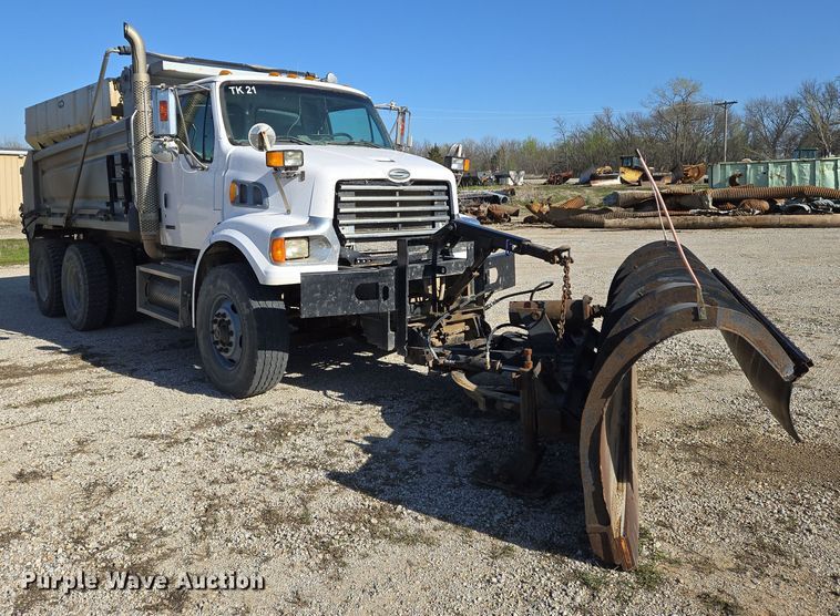image for item EN8876 2010 Sterling L7500 dump truck