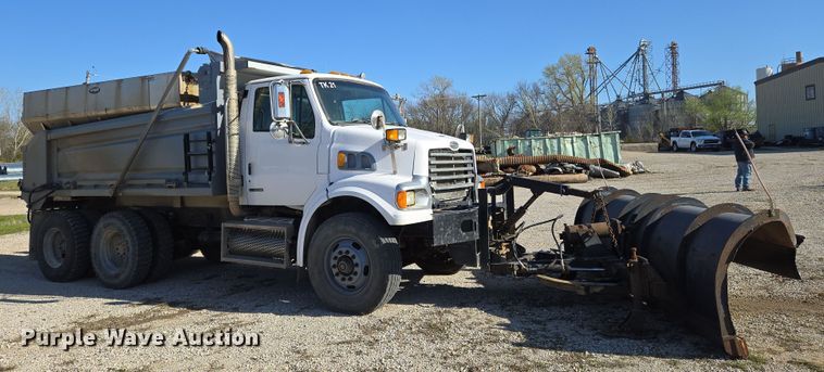 image for item EN8876 2010 Sterling L7500 dump truck