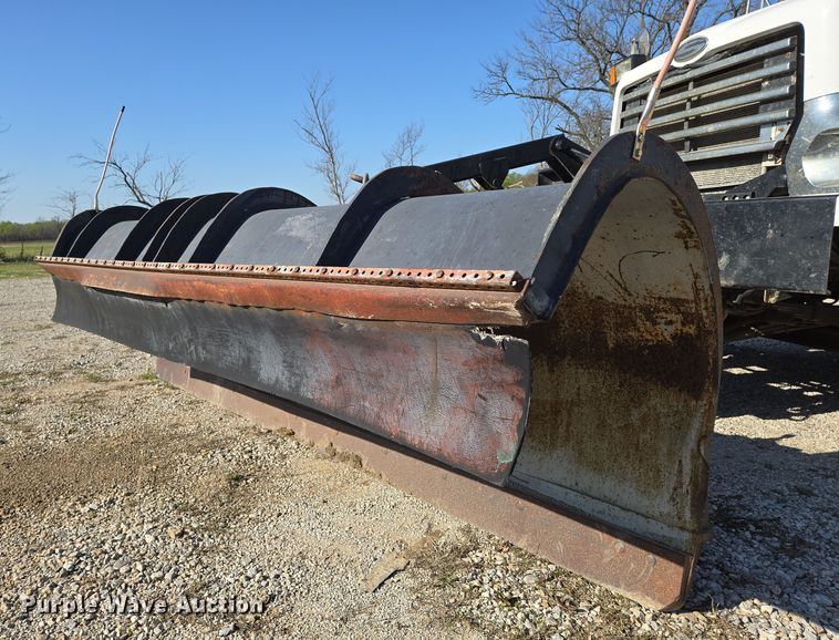 image for item EN8876 2010 Sterling L7500 dump truck