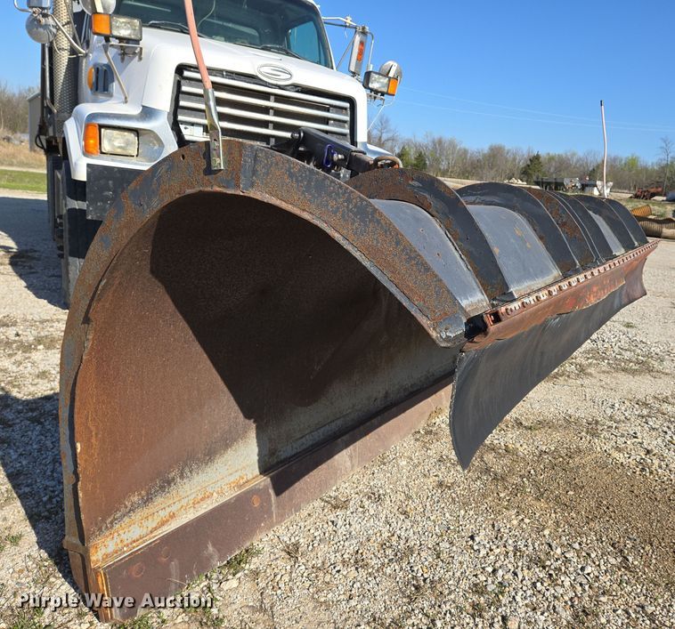 image for item EN8876 2010 Sterling L7500 dump truck