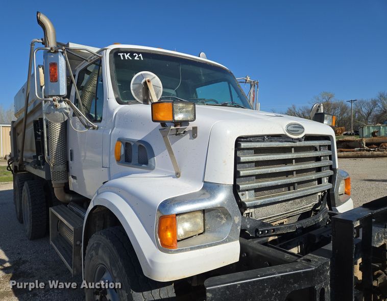 image for item EN8876 2010 Sterling L7500 dump truck