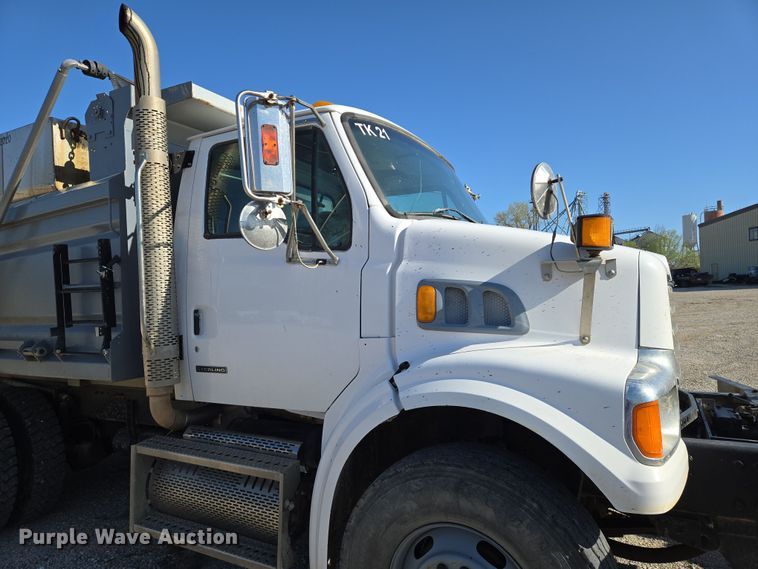 image for item EN8876 2010 Sterling L7500 dump truck