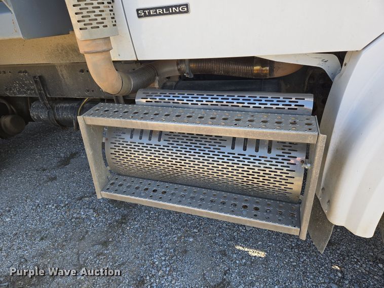 image for item EN8876 2010 Sterling L7500 dump truck