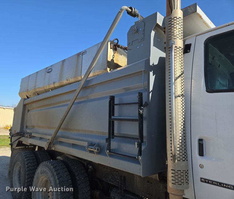 image for item EN8876 2010 Sterling L7500 dump truck