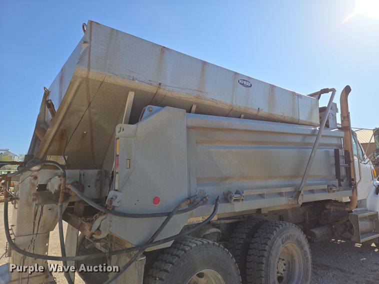 image for item EN8876 2010 Sterling L7500 dump truck