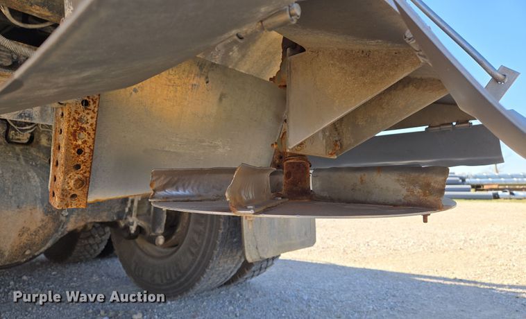 image for item EN8876 2010 Sterling L7500 dump truck