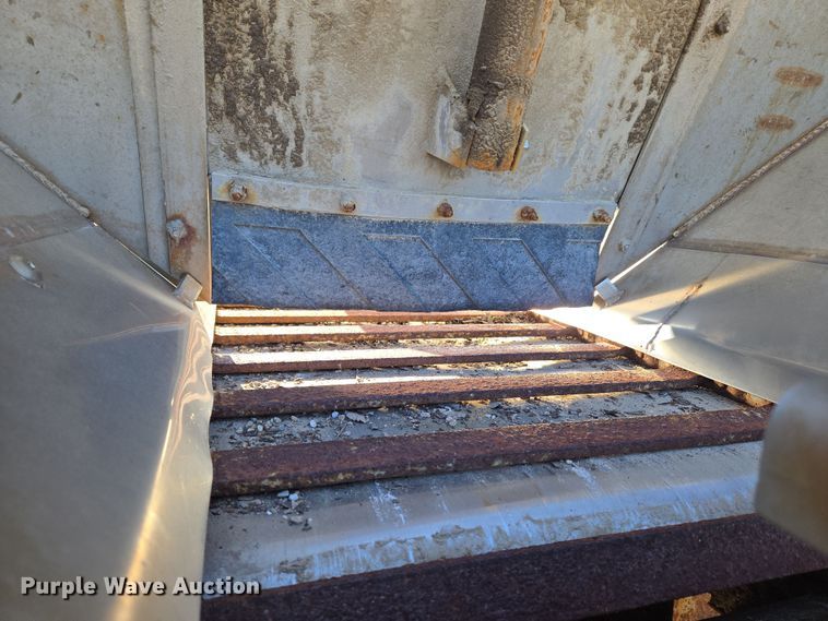 image for item EN8876 2010 Sterling L7500 dump truck