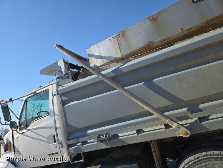 image for item EN8876 2010 Sterling L7500 dump truck