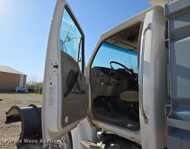 image for item EN8876 2010 Sterling L7500 dump truck