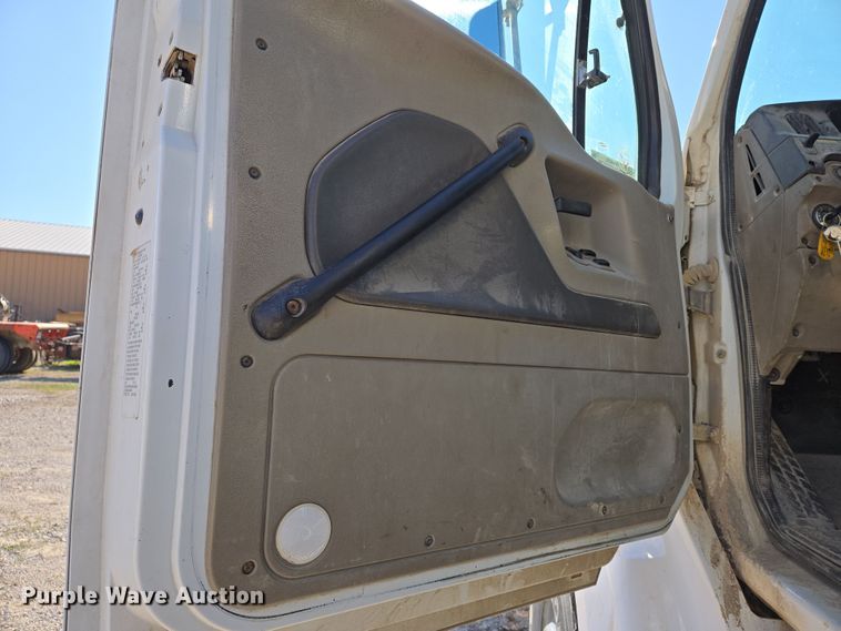 image for item EN8876 2010 Sterling L7500 dump truck