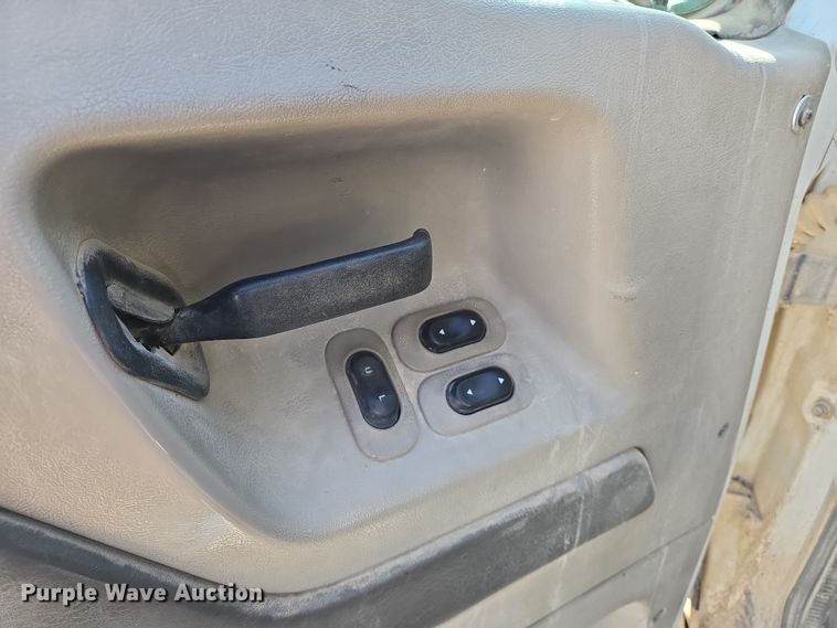 image for item EN8876 2010 Sterling L7500 dump truck