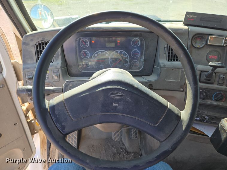 image for item EN8876 2010 Sterling L7500 dump truck