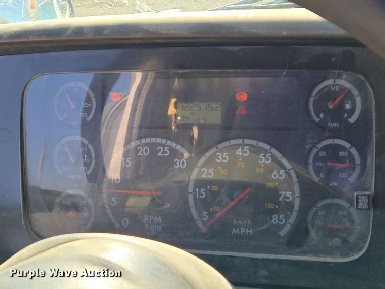 image for item EN8876 2010 Sterling L7500 dump truck