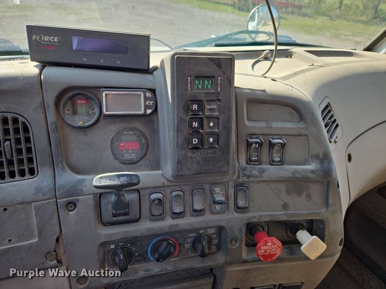 image for item EN8876 2010 Sterling L7500 dump truck