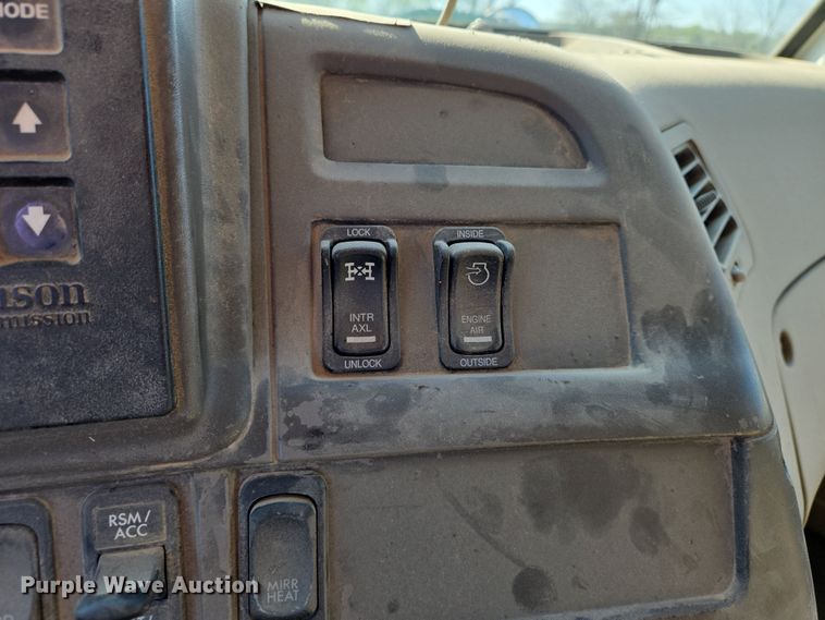 image for item EN8876 2010 Sterling L7500 dump truck