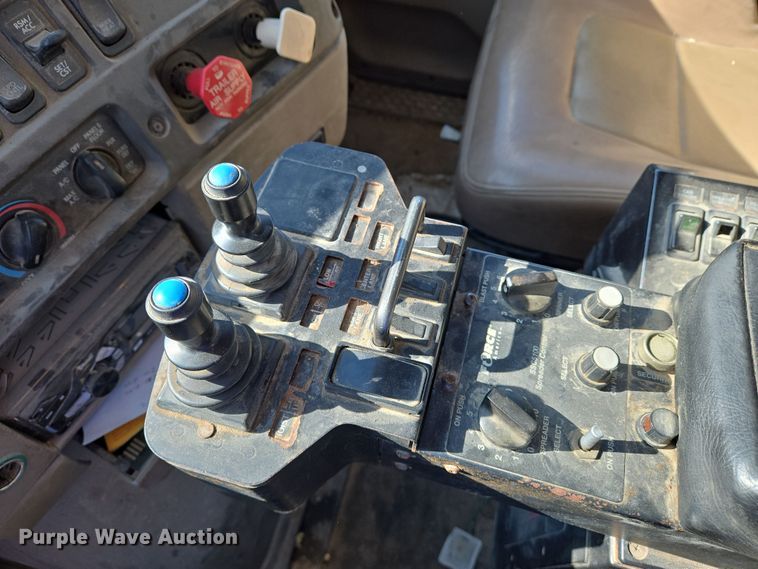 image for item EN8876 2010 Sterling L7500 dump truck