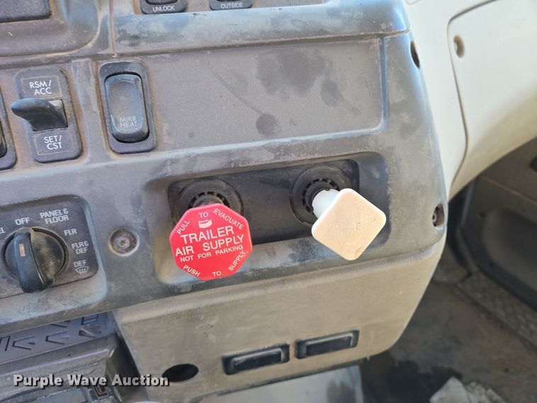 image for item EN8876 2010 Sterling L7500 dump truck