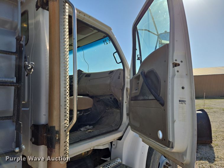 image for item EN8876 2010 Sterling L7500 dump truck