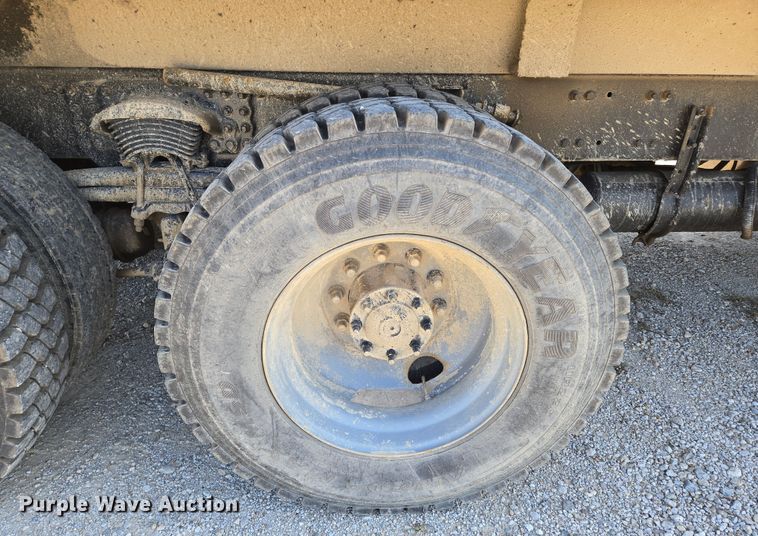 image for item EN8876 2010 Sterling L7500 dump truck