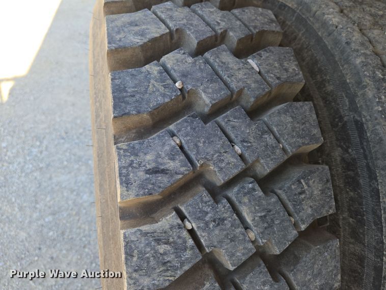 image for item EN8876 2010 Sterling L7500 dump truck