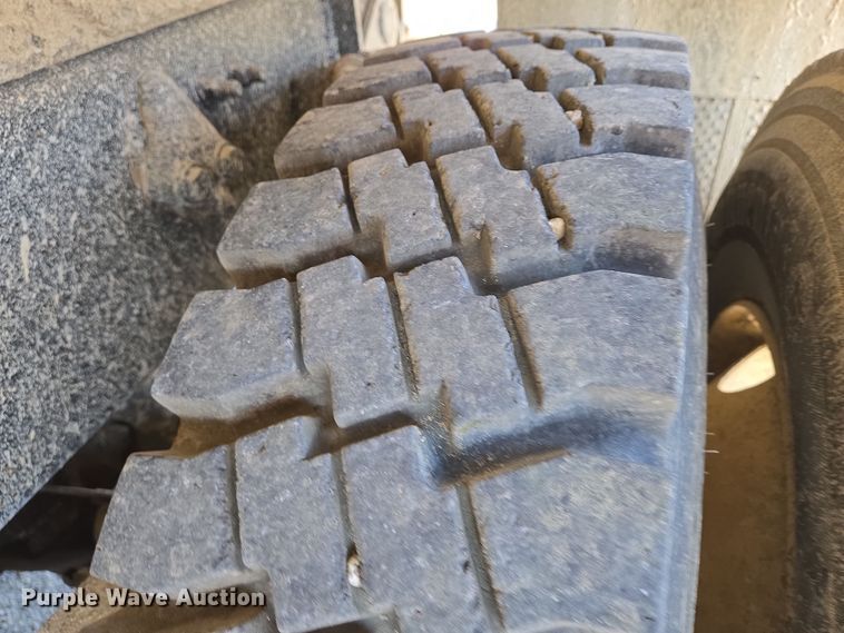 image for item EN8876 2010 Sterling L7500 dump truck