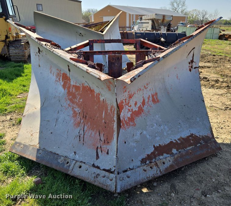 image for item EN8881 Wausau X32-45 V-plow