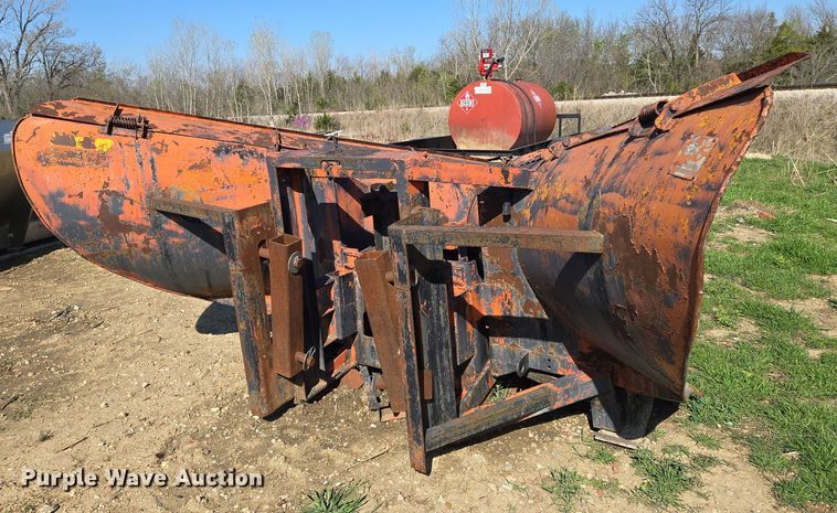 image for item EN8881 Wausau X32-45 V-plow