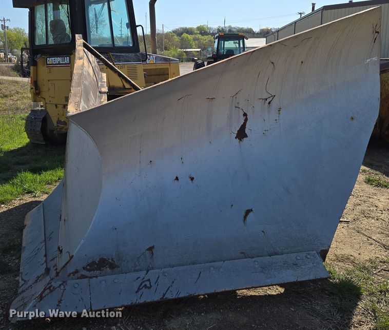 image for item EN8882 Henke V-plow