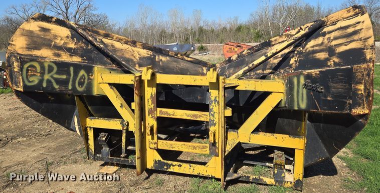 image for item EN8882 Henke V-plow