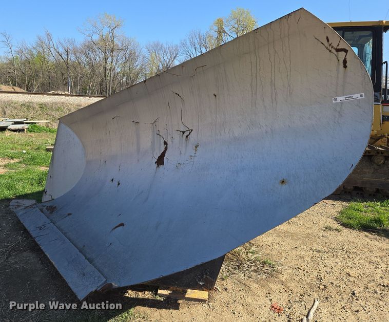 image for item EN8882 Henke V-plow