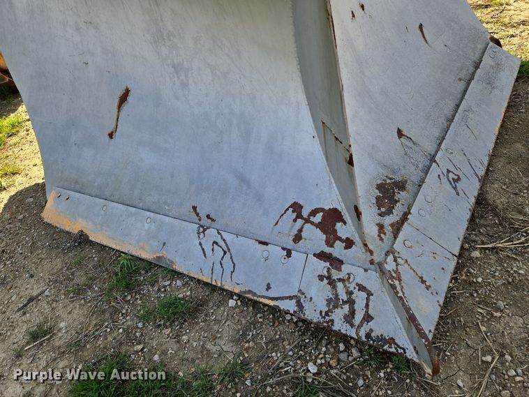 image for item EN8882 Henke V-plow