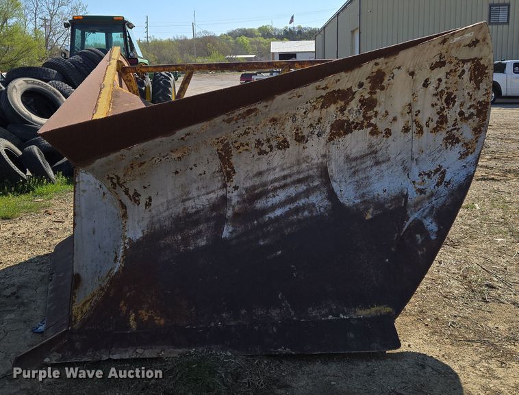 image for item EN8884 Henke JDV-9.5 V-plow