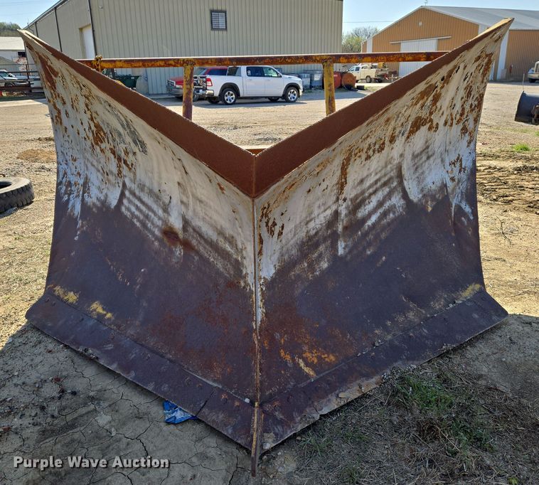 image for item EN8884 Henke JDV-9.5 V-plow