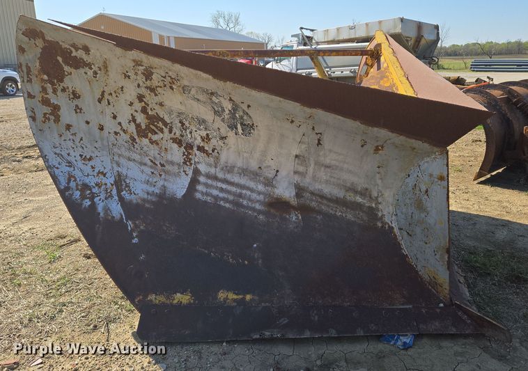 image for item EN8884 Henke JDV-9.5 V-plow