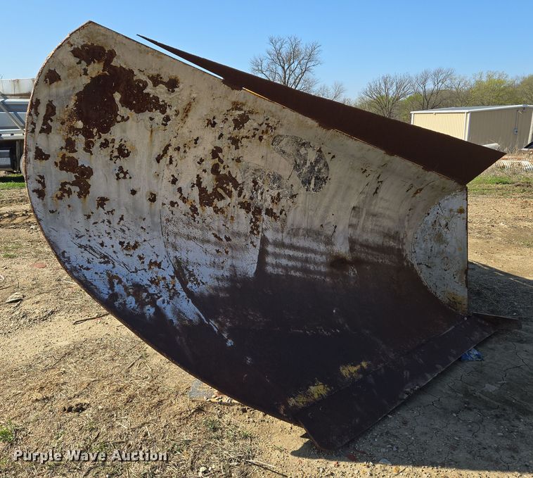 image for item EN8884 Henke JDV-9.5 V-plow