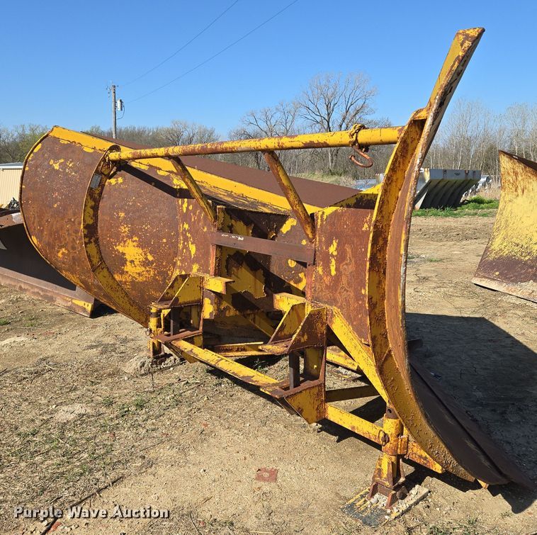 image for item EN8884 Henke JDV-9.5 V-plow