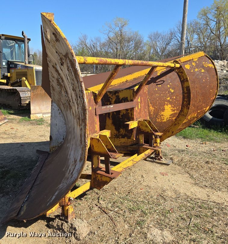 image for item EN8884 Henke JDV-9.5 V-plow