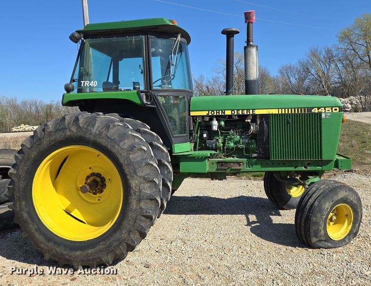 image for item EN8885 1988 John Deere 4450 tractor