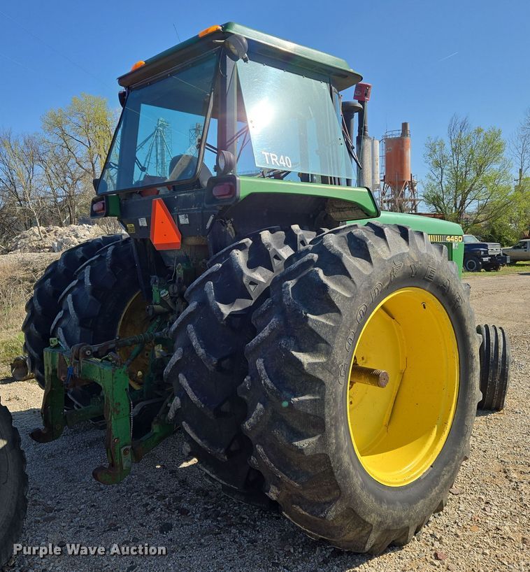 image for item EN8885 1988 John Deere 4450 tractor