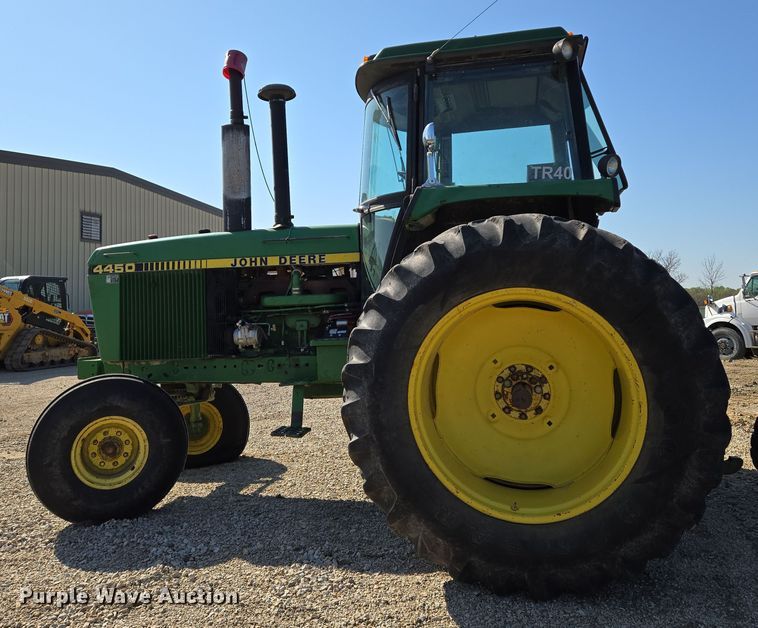 image for item EN8885 1988 John Deere 4450 tractor