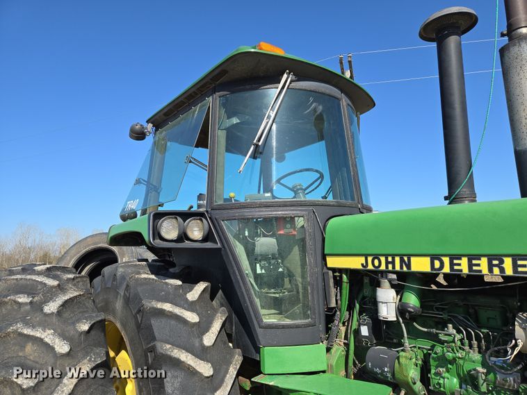 image for item EN8885 1988 John Deere 4450 tractor